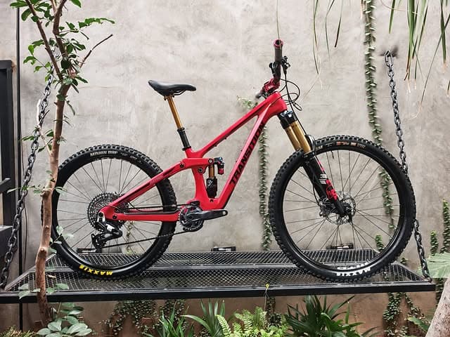 Bici de montaña en el taller