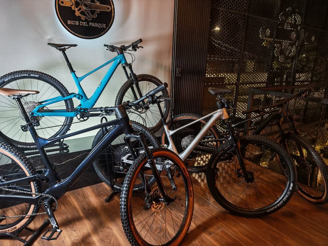 Bicis Santa Cruz y Specialized en la tienda